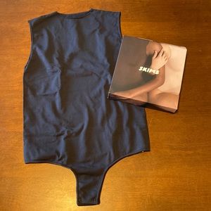 New - Skims essentials crew neck sleeveless bodysuit in Black